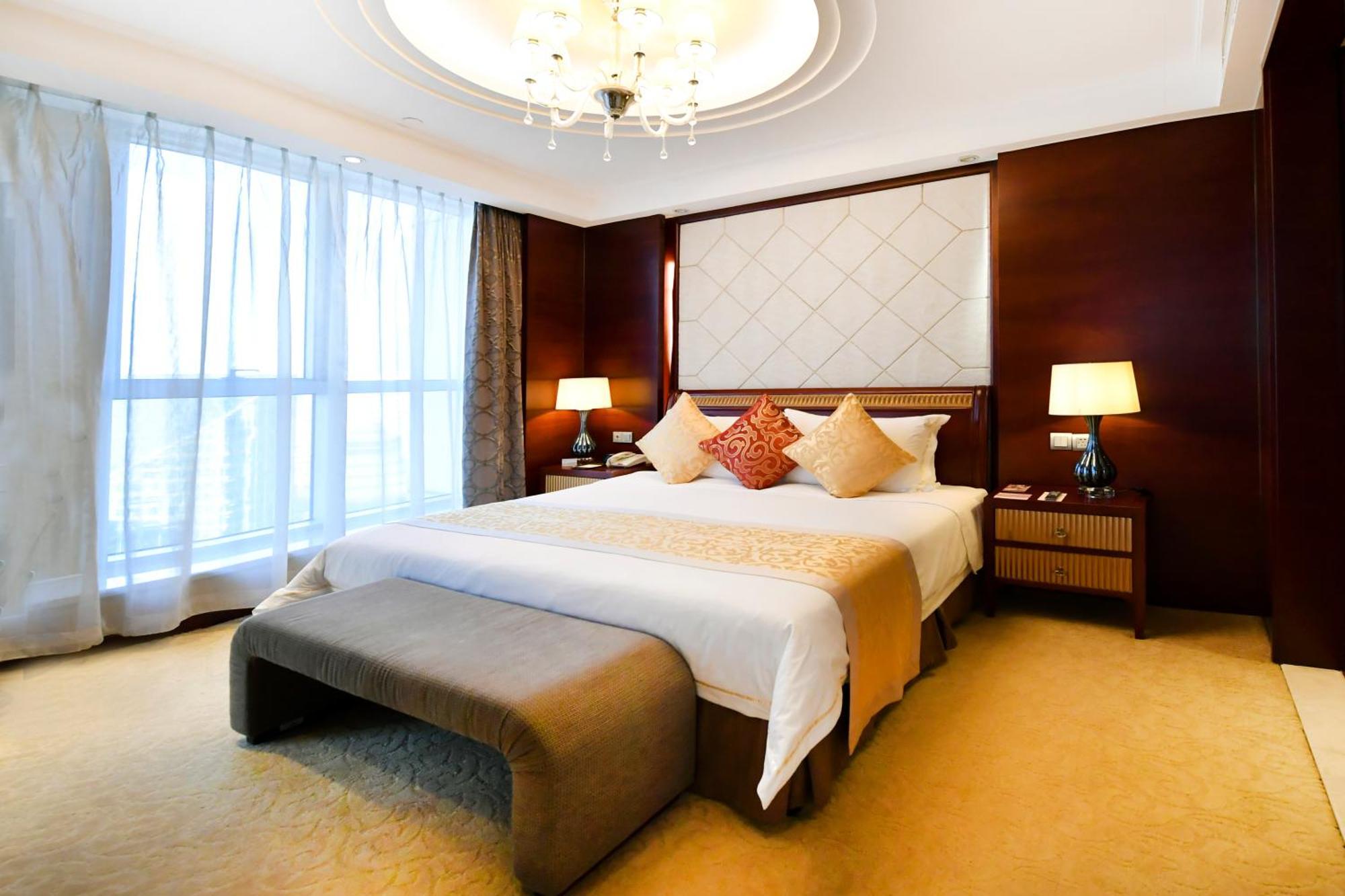 Executive Suite,1640382518:JPEG