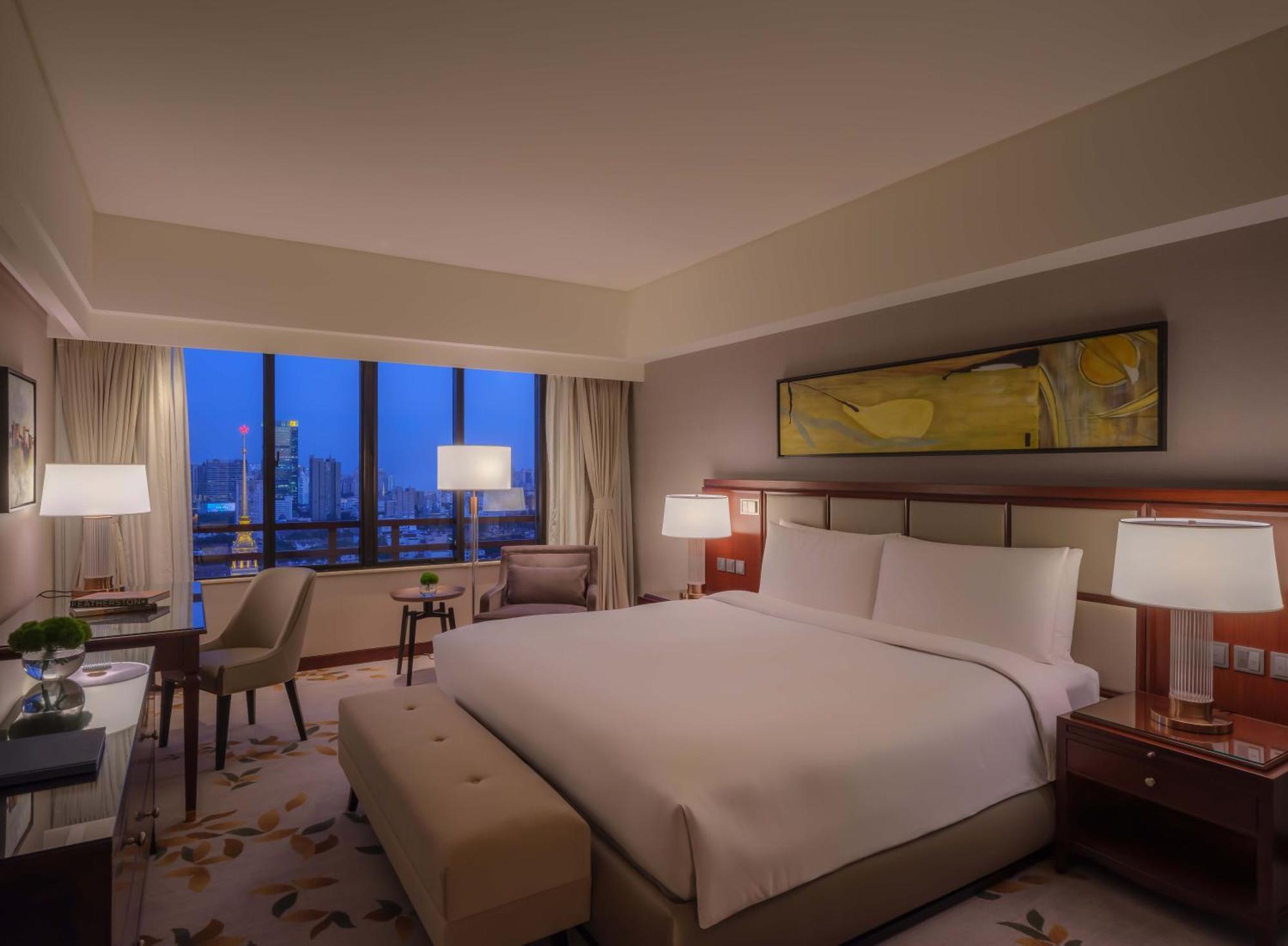 Premier Suite, 1 Bedroom Suite, 1 King, Nanjing West RD view,1657149659:JPEG